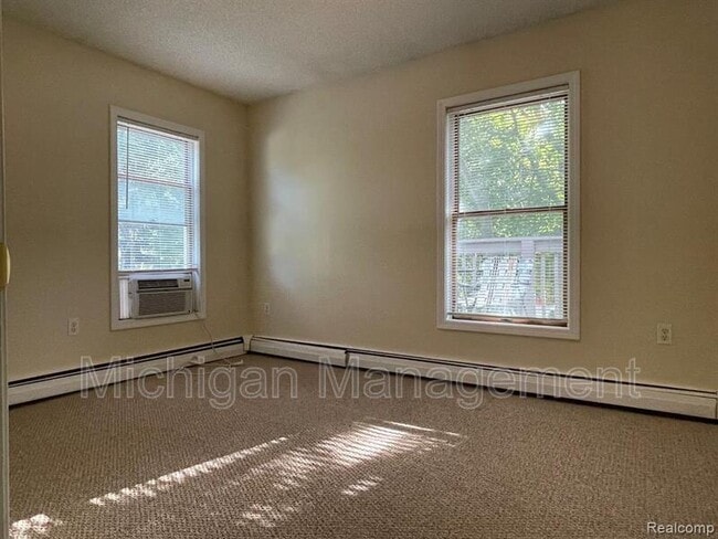 Building Photo - 283 E Ann Arbor Trail