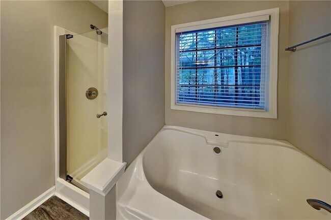 Building Photo - 58 Greenway Dr