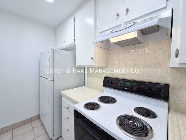 Building Photo - 3565 Linden Ave