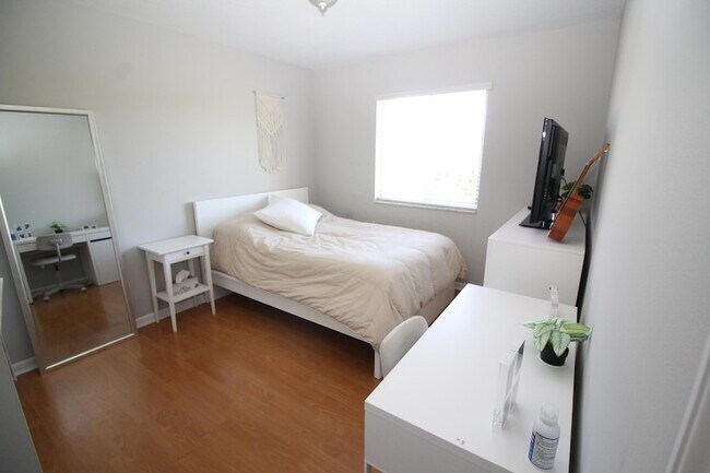 Building Photo - 1396 Banyan Way