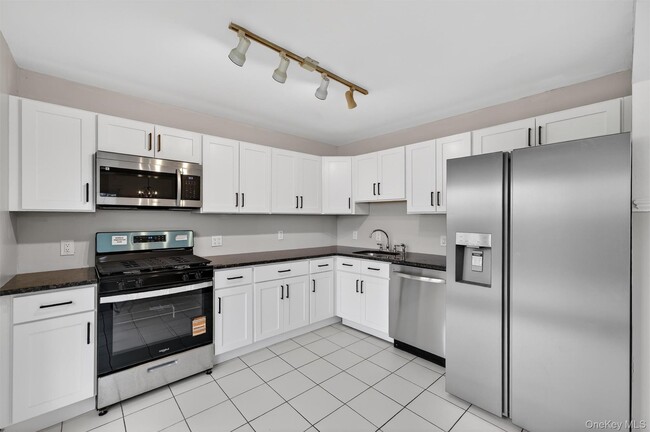 Building Photo - 3304 Whispering Hills Dr