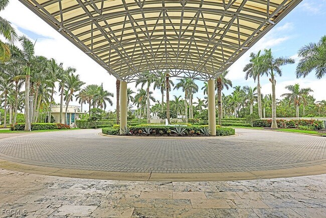 Building Photo - 3000 Oasis Grand Blvd