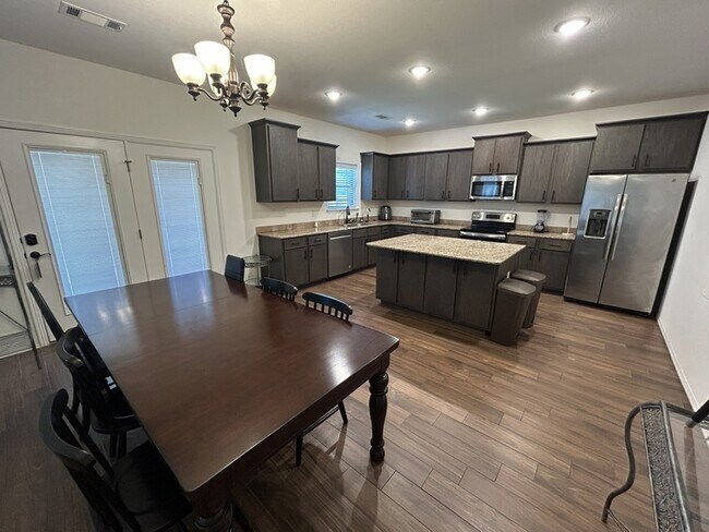Building Photo - 1299 N Sicily Ln