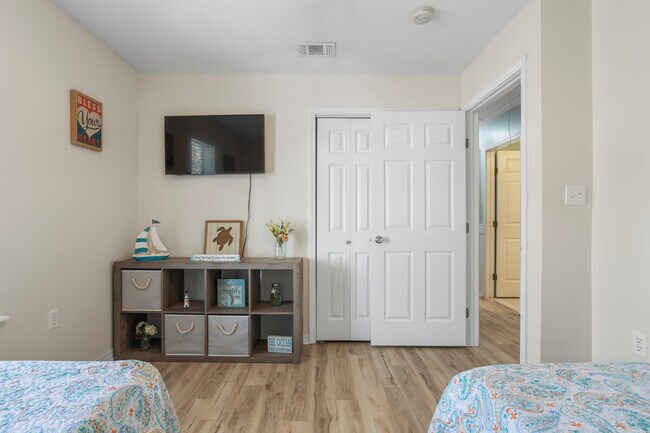 Building Photo - 309 Julia St