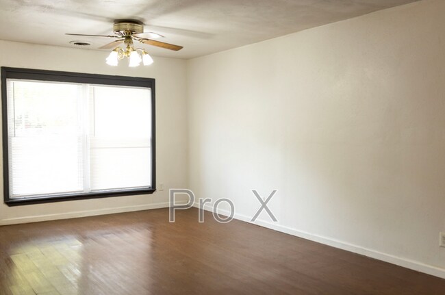 Building Photo - 217 E Adobe St
