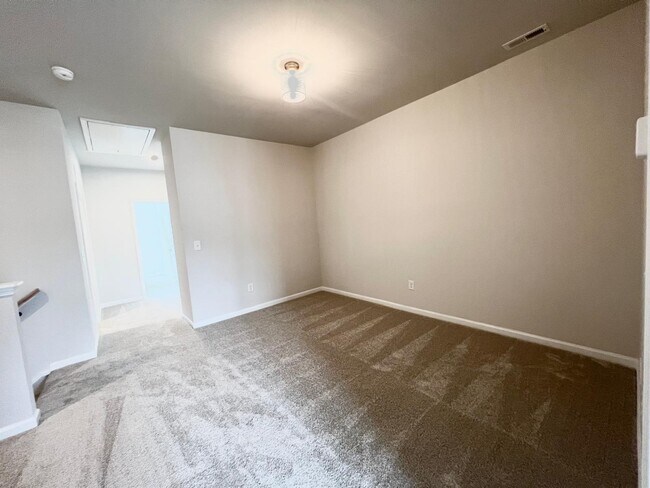 Building Photo - 8947 Nettleton Ave