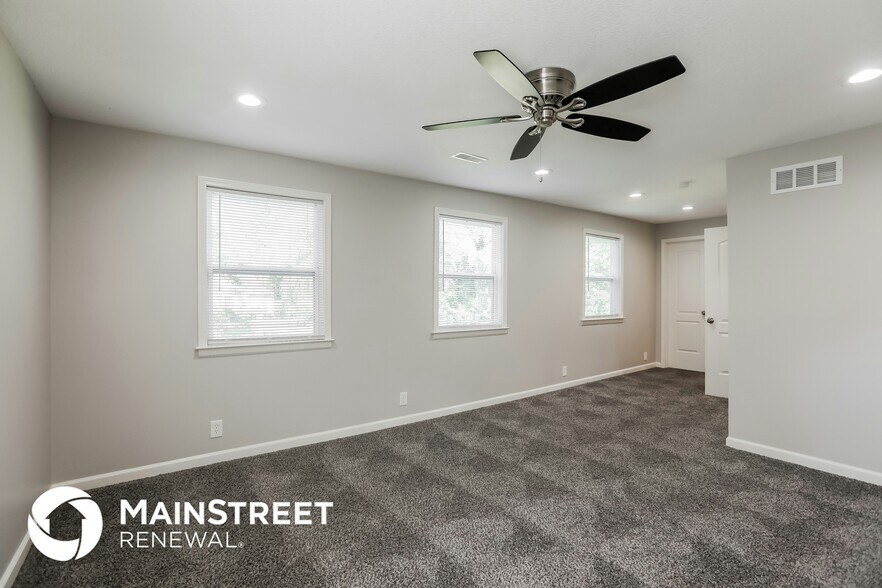 Building Photo - 7712 Oak St