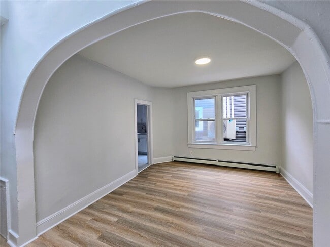 Building Photo - 143 Jericho Tpke