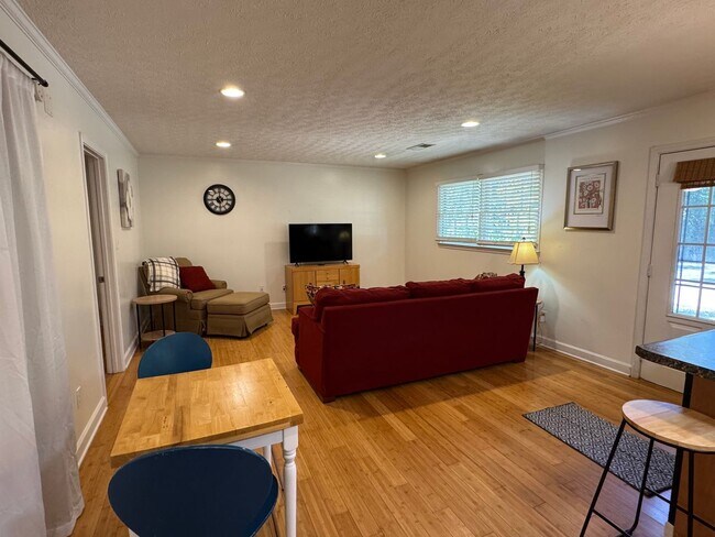 Building Photo - 191 Water Oak St