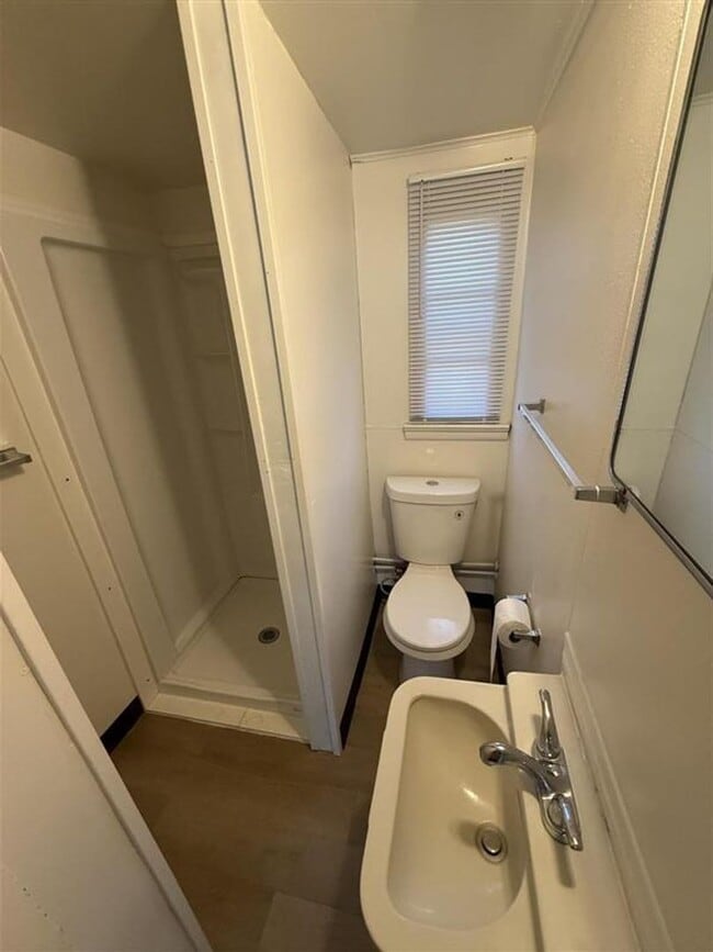 Building Photo - l518