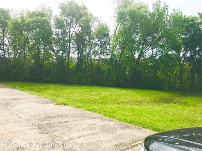 Building Photo - 307 1/2 Scales St