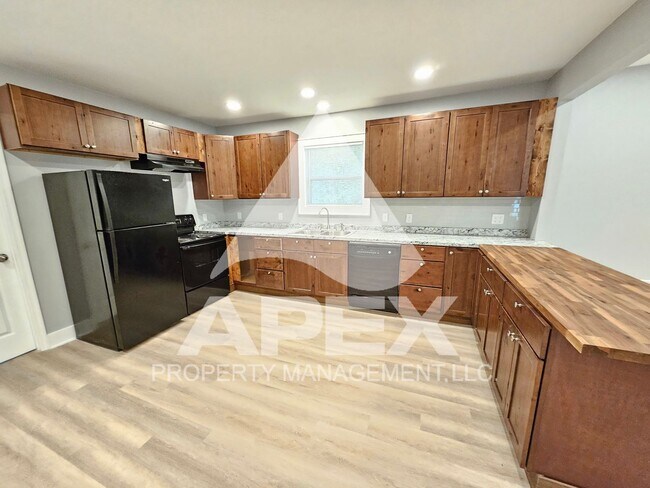 Building Photo - Craftsman Style - 2Bd 1 Ba Single Family H...