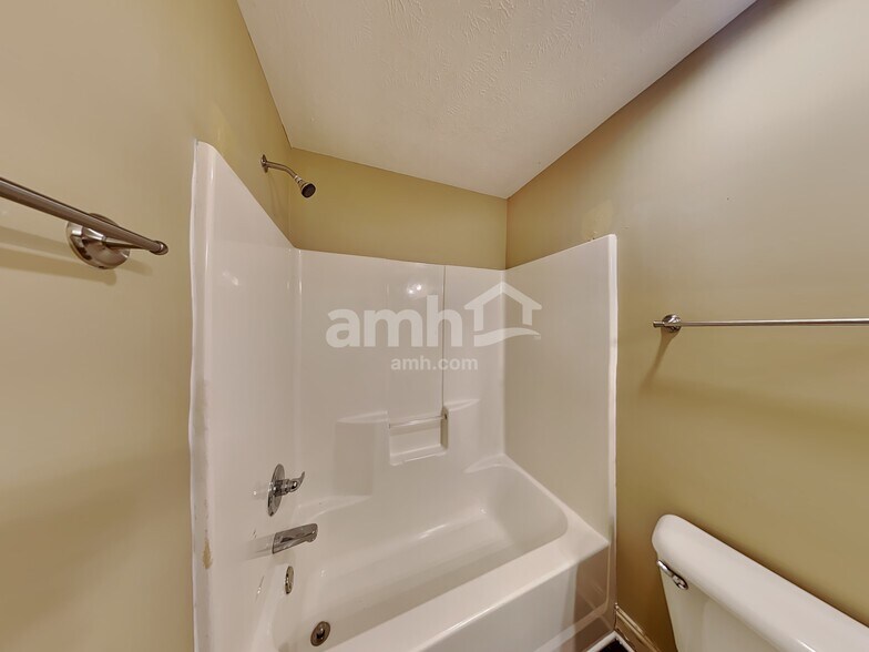 Building Photo - 347 Titans Cir