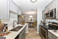 Building Photo - 9200 Roberts Dr