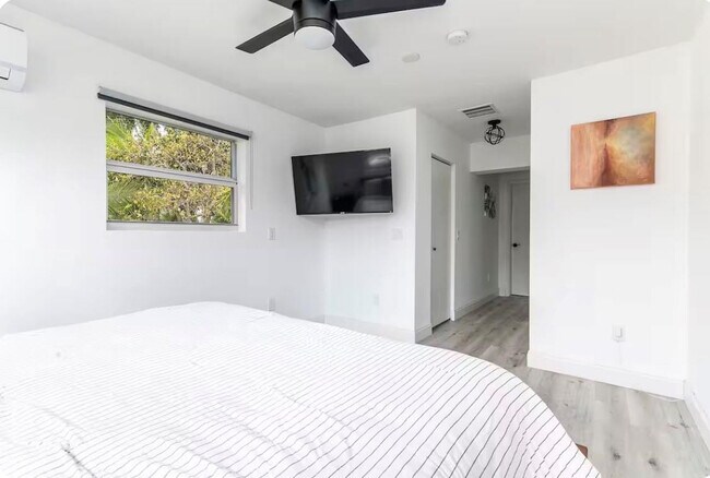 Building Photo - 2648 NW 9th Ln