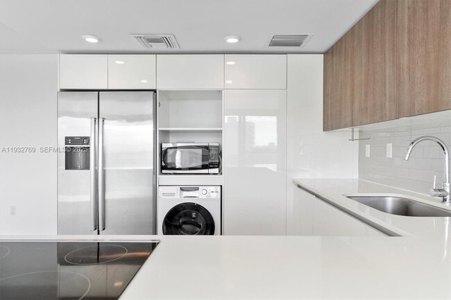 Building Photo - 1025 92nd St