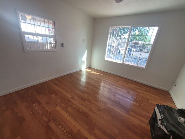 Building Photo - Ready to View!!