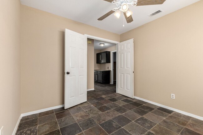 Building Photo - Charming 4-Bedroom Peoria Home with Private Pool – Great Location!