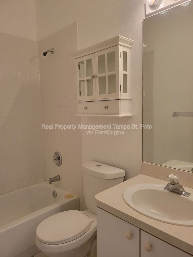 Building Photo - 12514 Hollybrook Ln