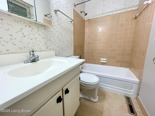 Building Photo - 2421 Ridgeview Ave