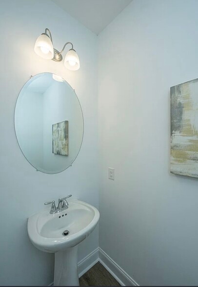 Building Photo - 102 Twin Rivers Dr