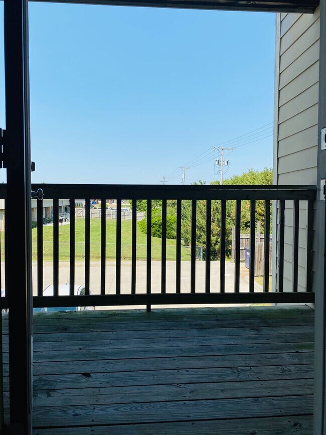Building Photo - Spacious 2bedroom!