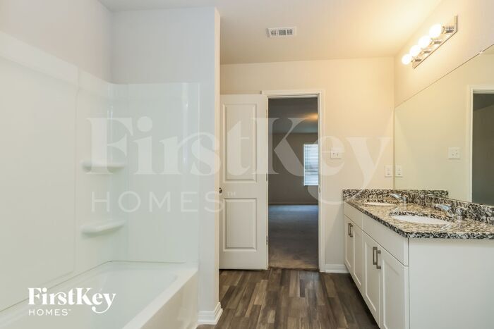 Building Photo - 10083 Cerritos dr