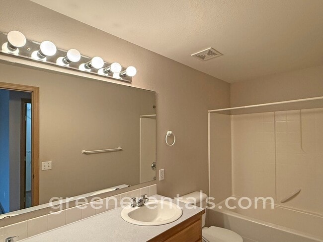 Building Photo - 3 Bed 2.5 Bath Townhouse in Lancaster off Marvin Rd