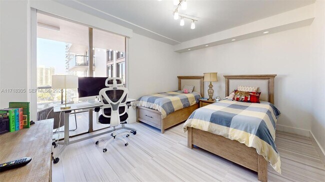 Building Photo - 19667 Turnberry Way