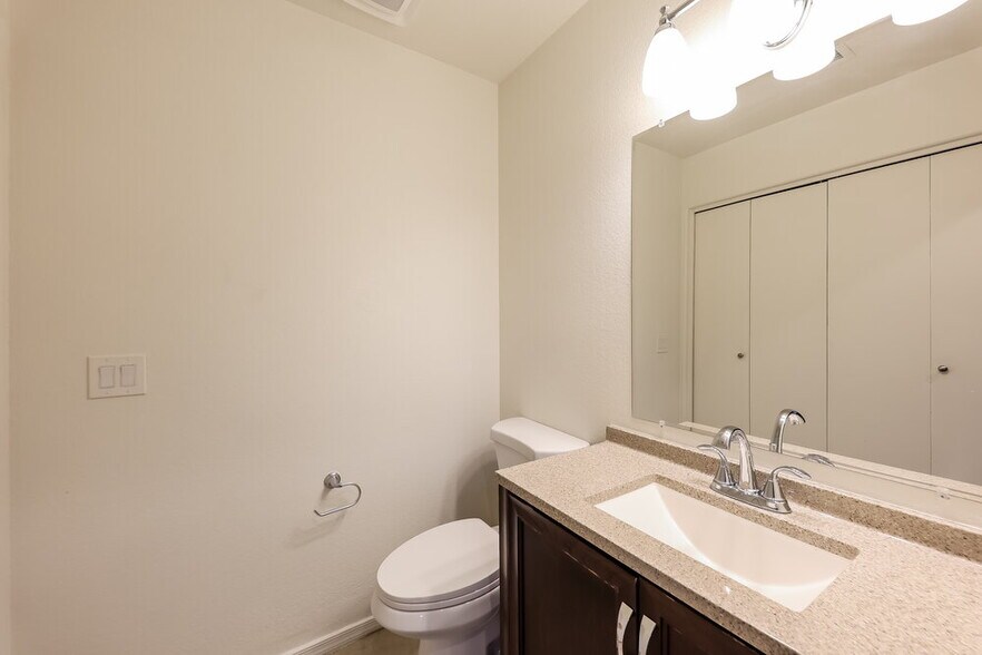 Building Photo - 3424 E Rockwood Dr