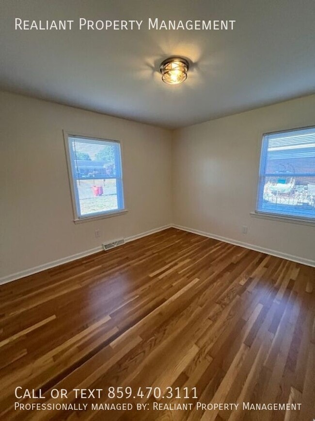 Building Photo - 501 Hickory Hill Dr