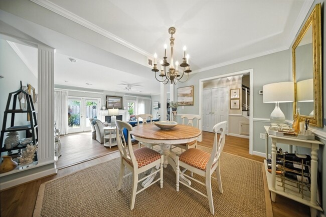 Building Photo - Spacious 2 -story townhome in the heart of Forest Acres