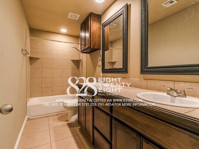 Building Photo - Roommates Not Working Out? 4 Bed/2 Bath Home Near OU Campus Available NOW! (Not Preleasing for 2027)