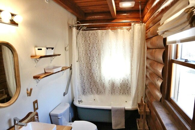 Building Photo - 4820 Foothills Dr