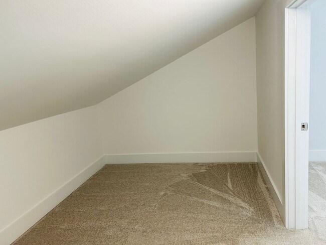 Building Photo - Stunning 4 bedroom 2.5 bath near Downtown Newnan! Must see!