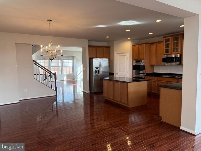 Building Photo - 45903 Peach Oak Terrace