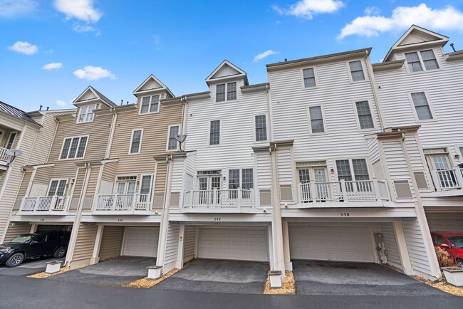 Building Photo - 3 Bed 2.5 Bath - Gaithersburg Townhouse - ...