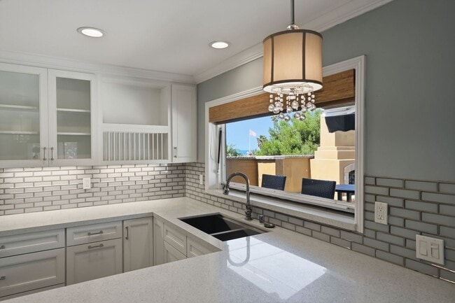 Building Photo - 1184 Devonshire Dr