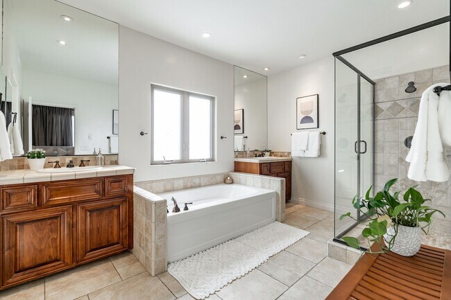 Building Photo - 109 W Montecito Wy