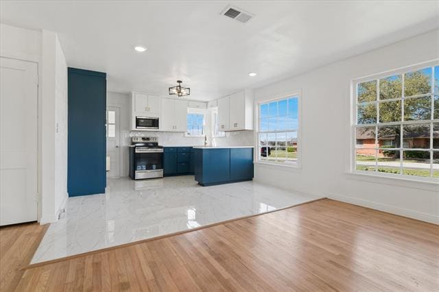 Building Photo - 602 W Pecan St