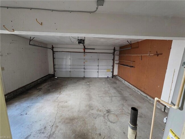 Building Photo - 1460 Berkshire Dr