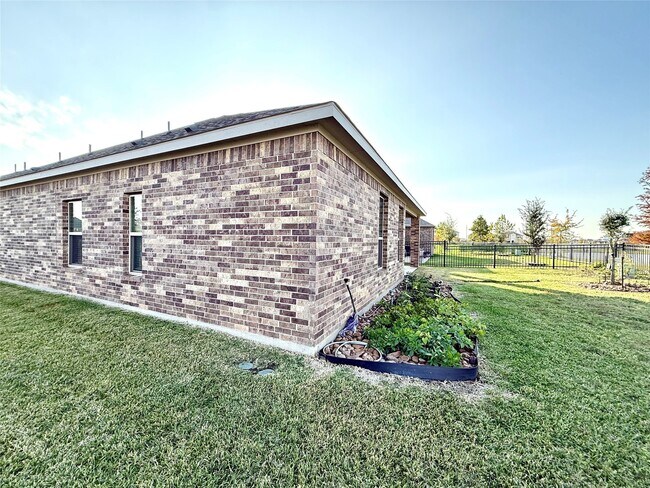 Building Photo - 141 Eliana Shores Dr