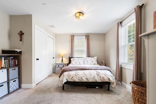 Building Photo - 22 Victor St