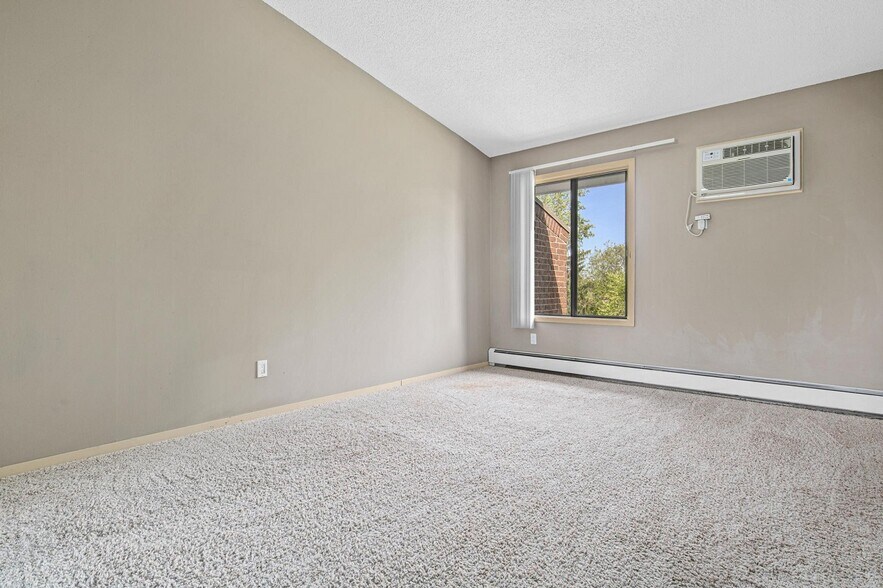 Building Photo - 1566 Millpond Ct