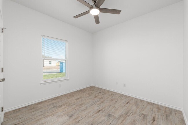 Building Photo - 411 Hinojosa