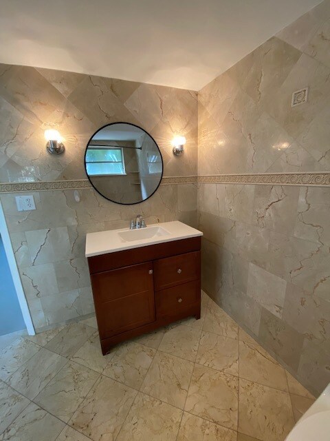 Master Bath w/Marble - 7680 SW 82nd St