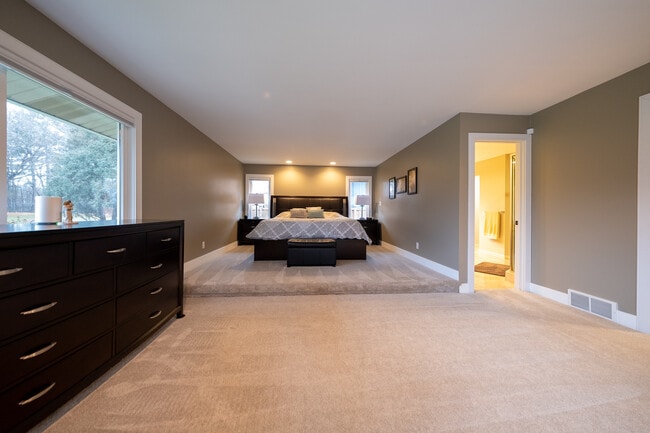 Building Photo - 9513 Briar Cir