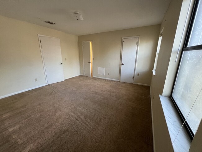 Building Photo - Townhouse for Rent