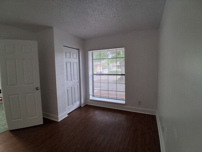 Building Photo - 1744 W 28th St