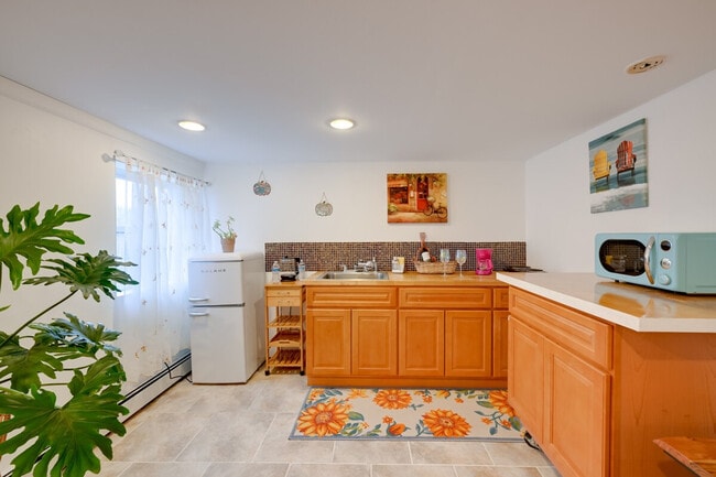 Building Photo - 1017 California Pl S